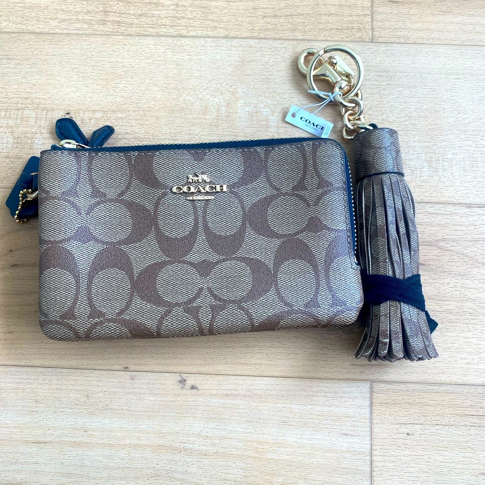 Coach wallet and key chain ( with tag still attached on the key chain only)